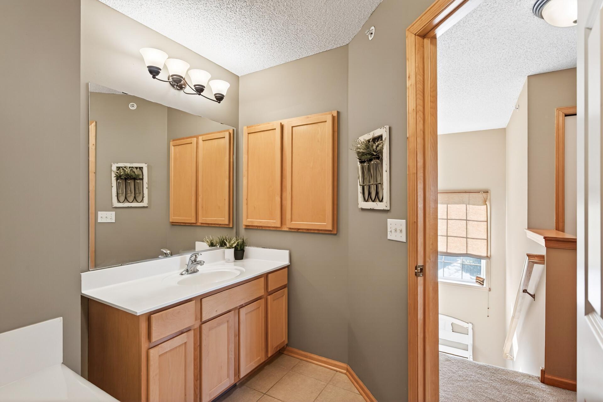 Upper level full bath