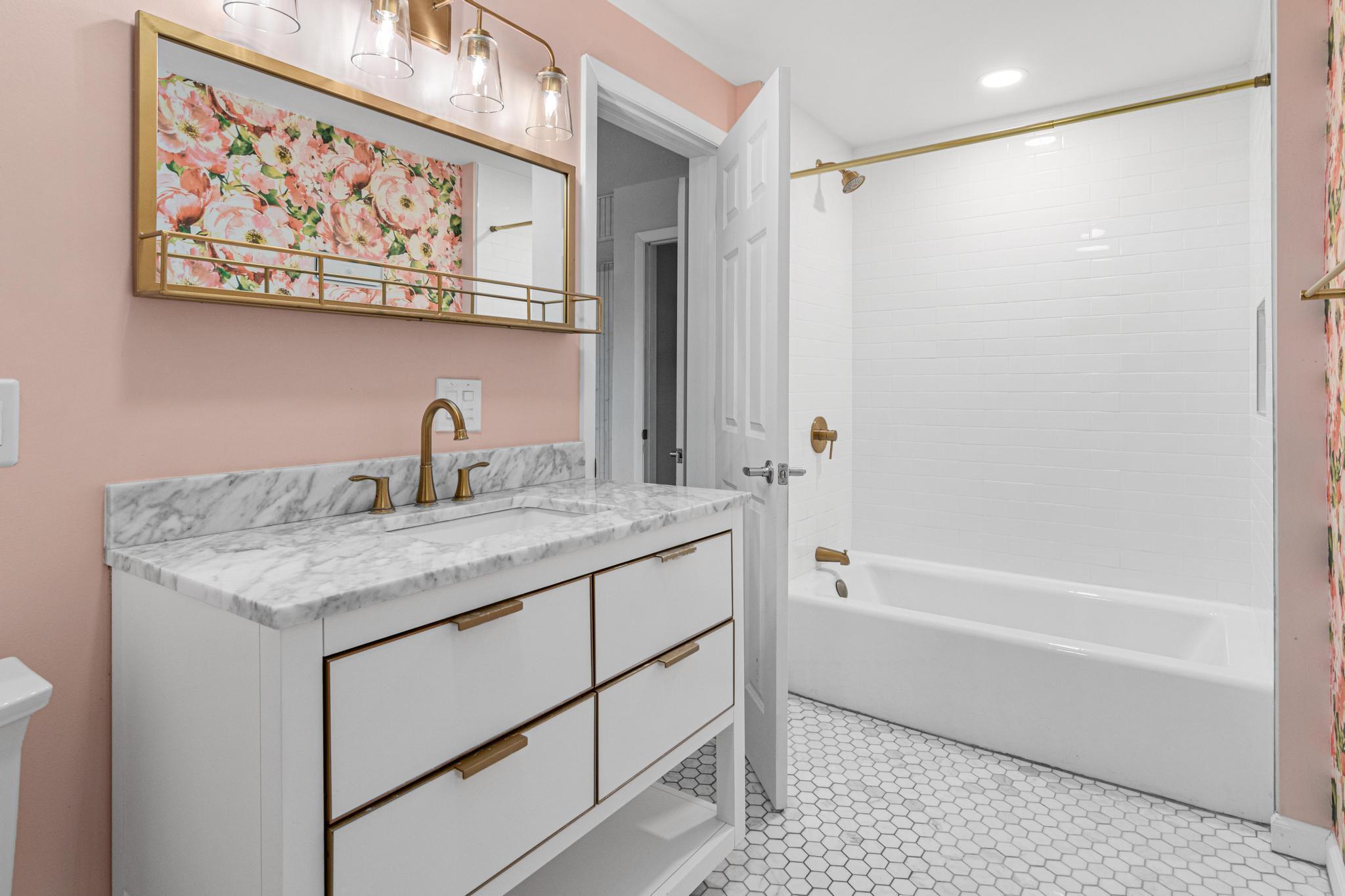 Bedroom 6 Private Bath!