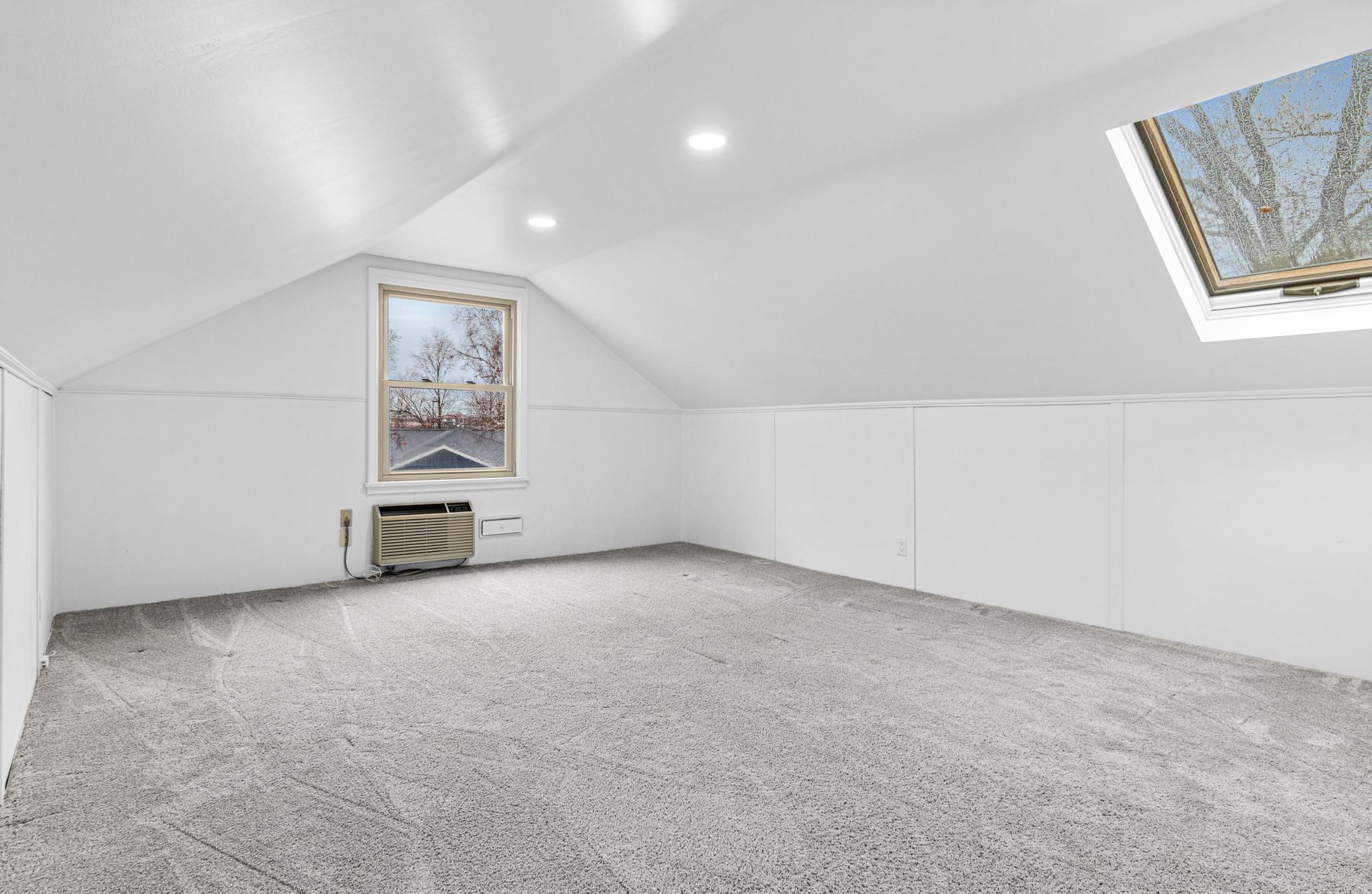 Upper bedroom 5 / Bonus Space