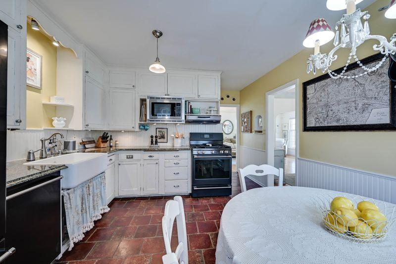 1902 Pinehurst kitchen 3.jpeg