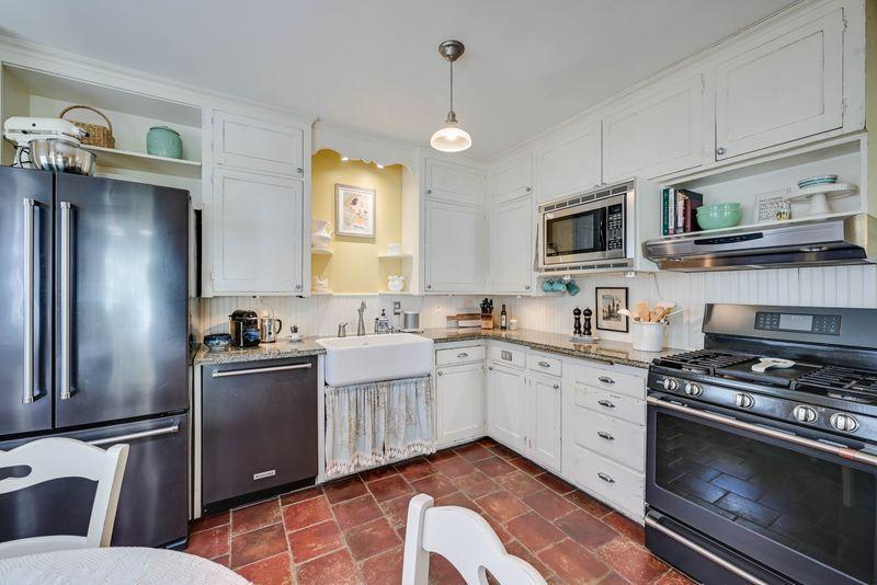 1902 Pinehurst kitchen.jpeg