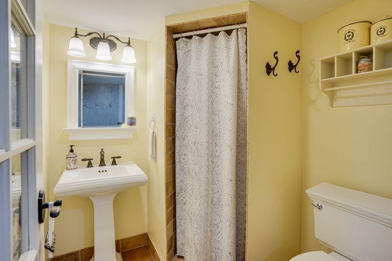 1902 Pinehurst lower bath.jpeg