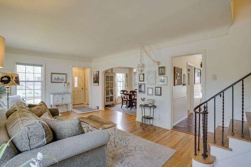 1902 Pinehurst living room 3.jpeg