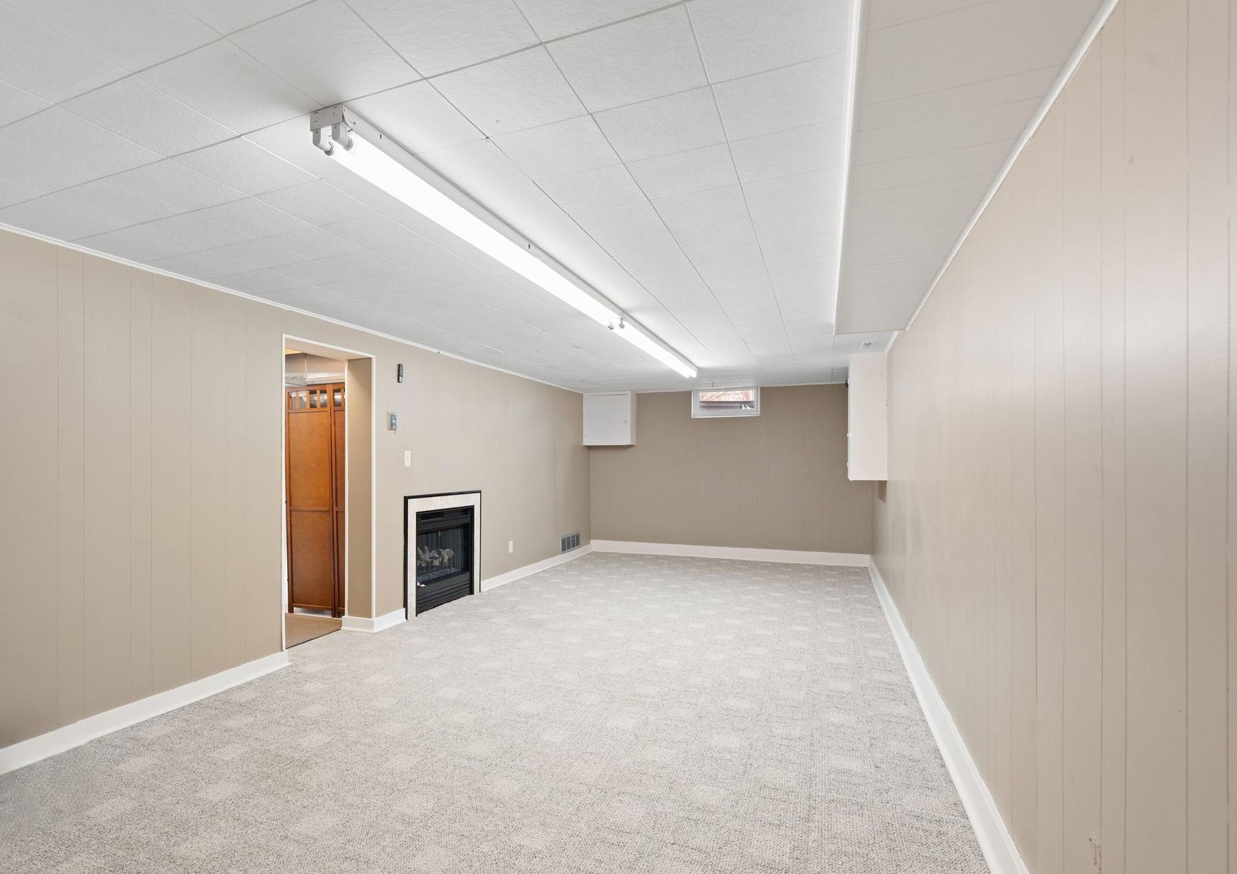 Un-staged Lower Level