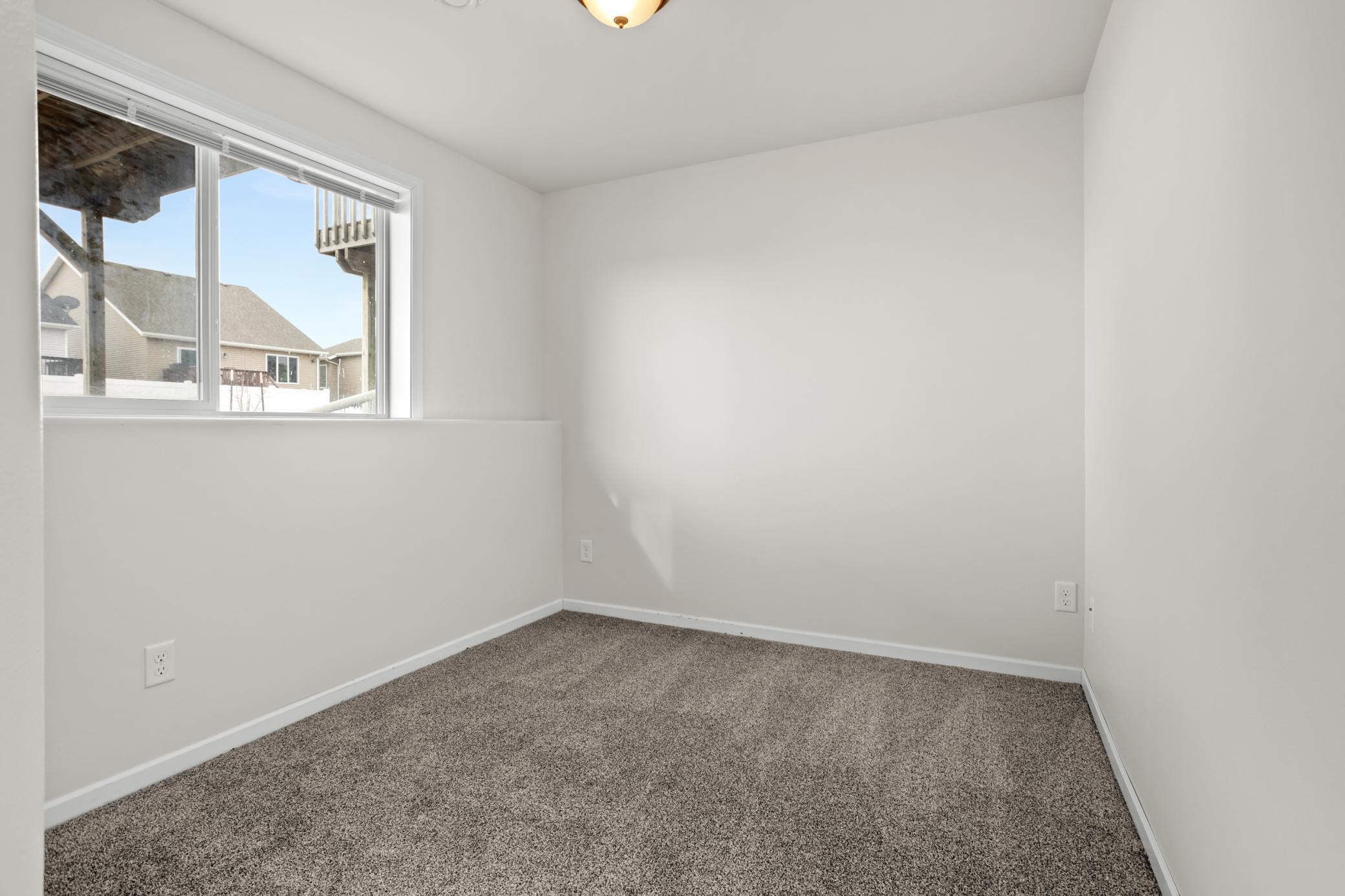 Lower Bedroom (2).jpg