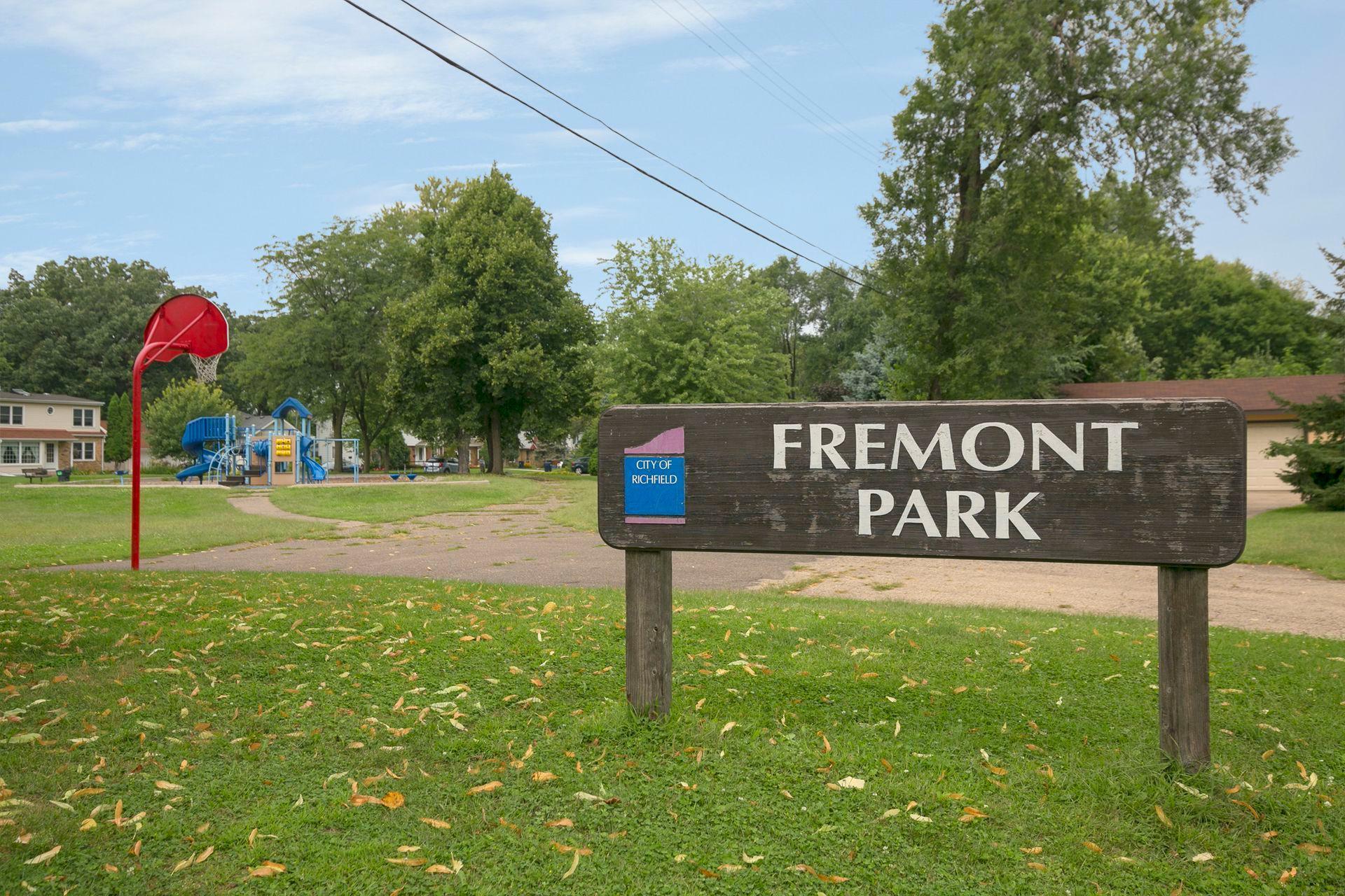 Walking distance to Fremont park complete with soccer field & ice skating rink!