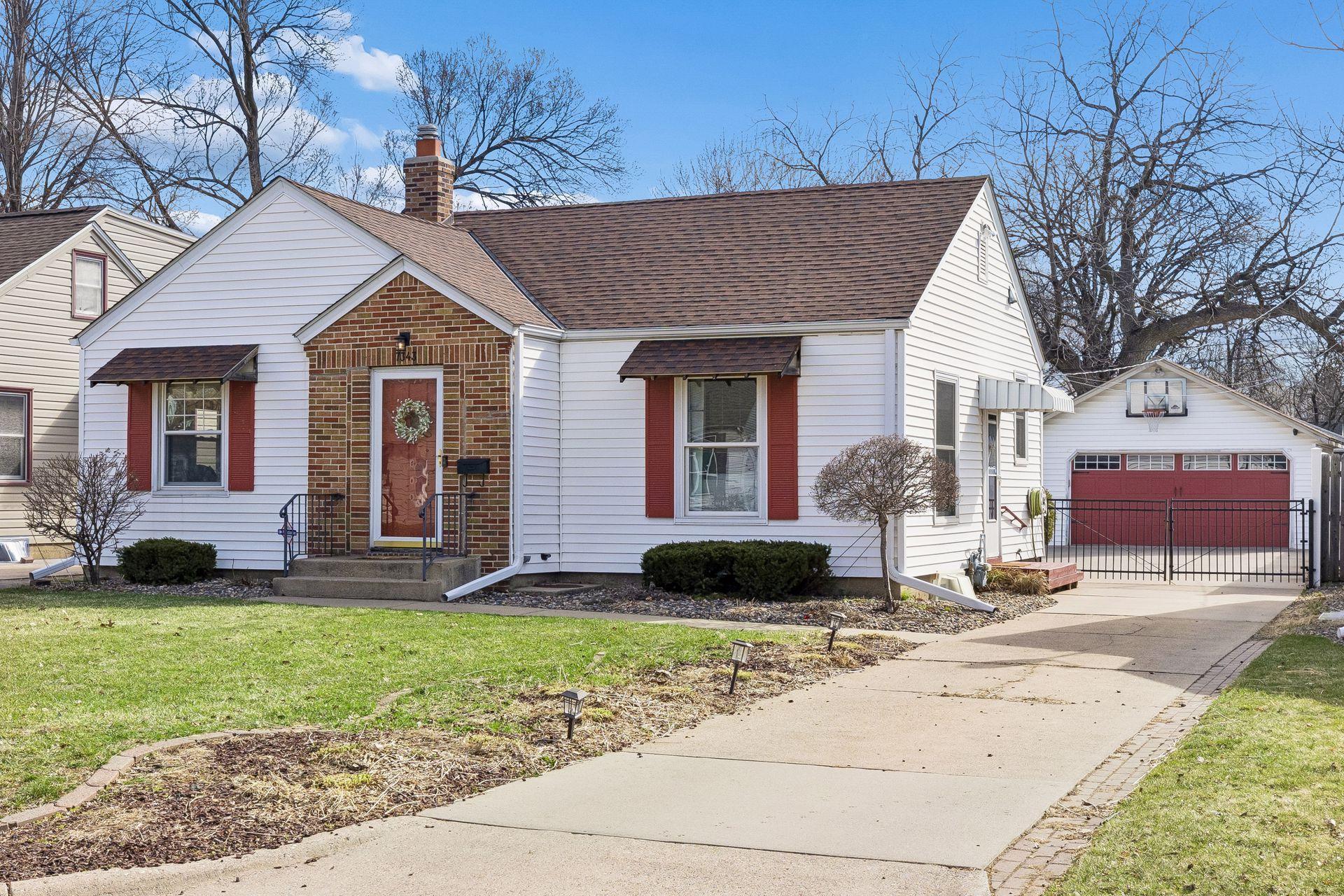 Welcome to 7343 Colfax Ave S! Charming & irresistible!