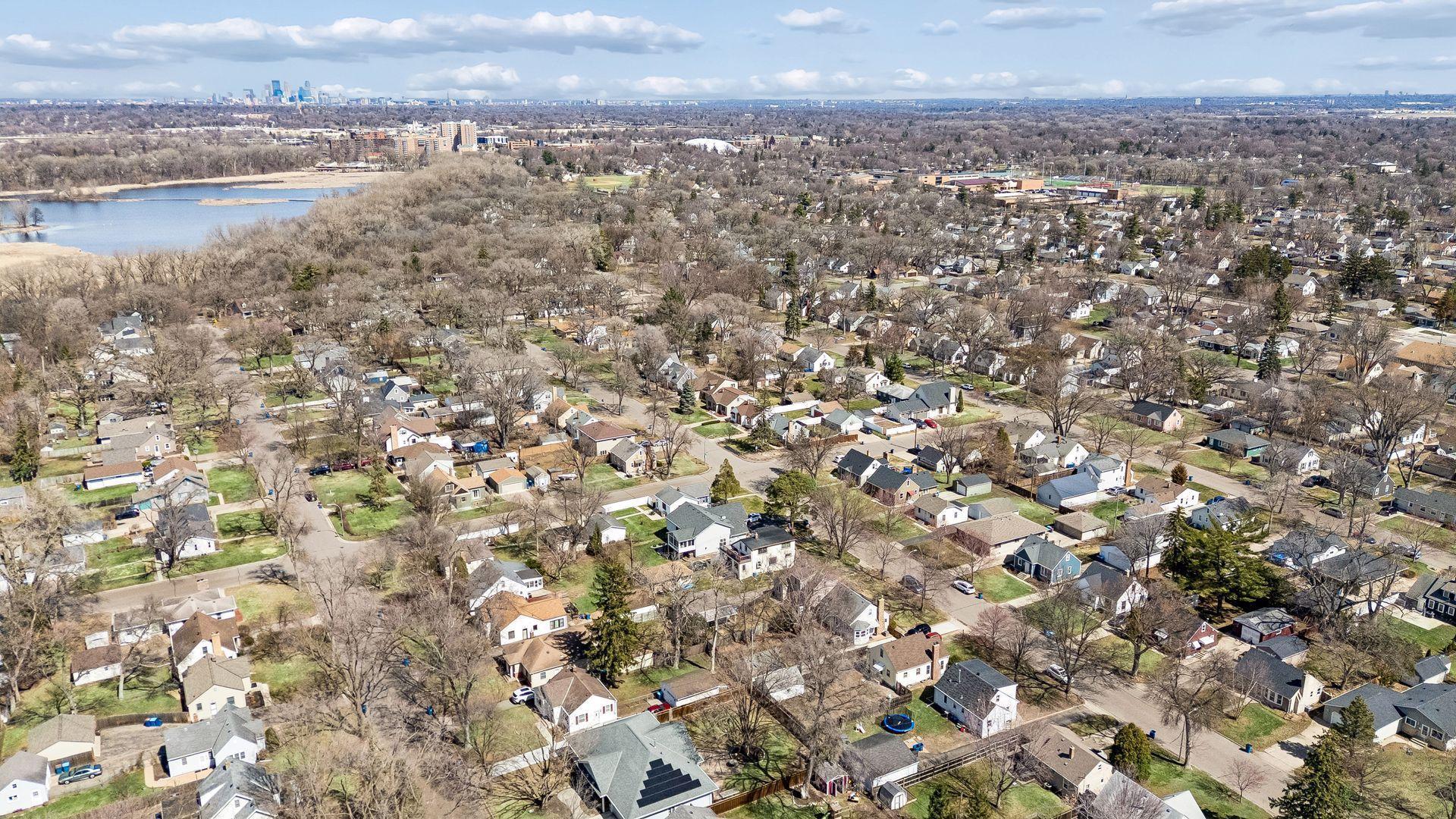 Commuter's dream with very close proximity to local lakes, shopping, restaurants, hwy access & more!