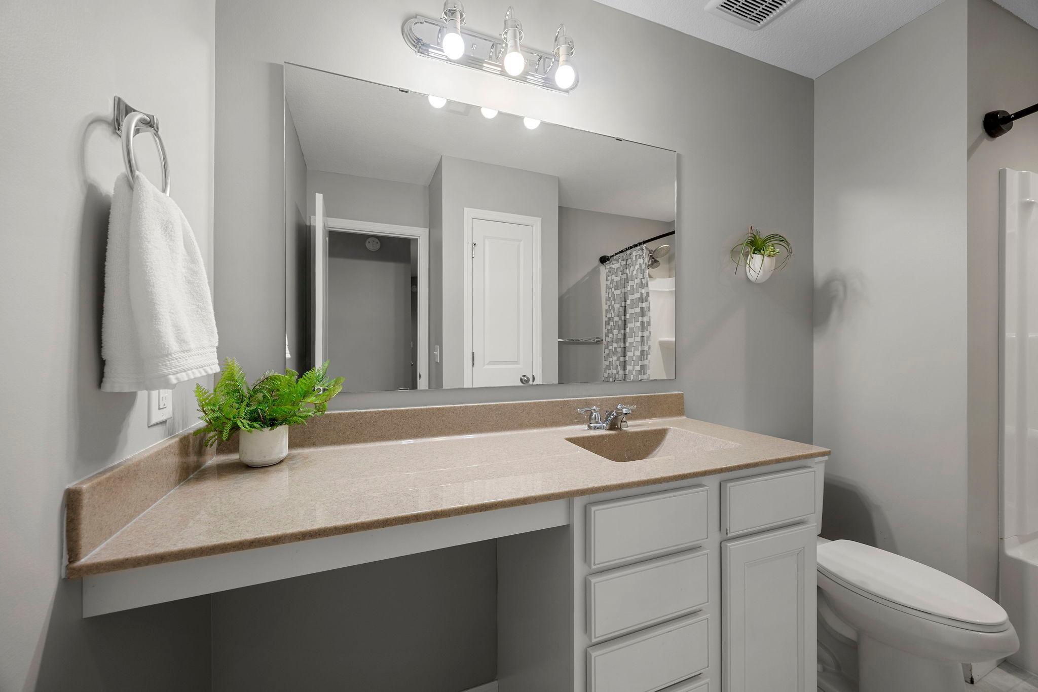 7905 205th St W, Lakeville, MN 55044