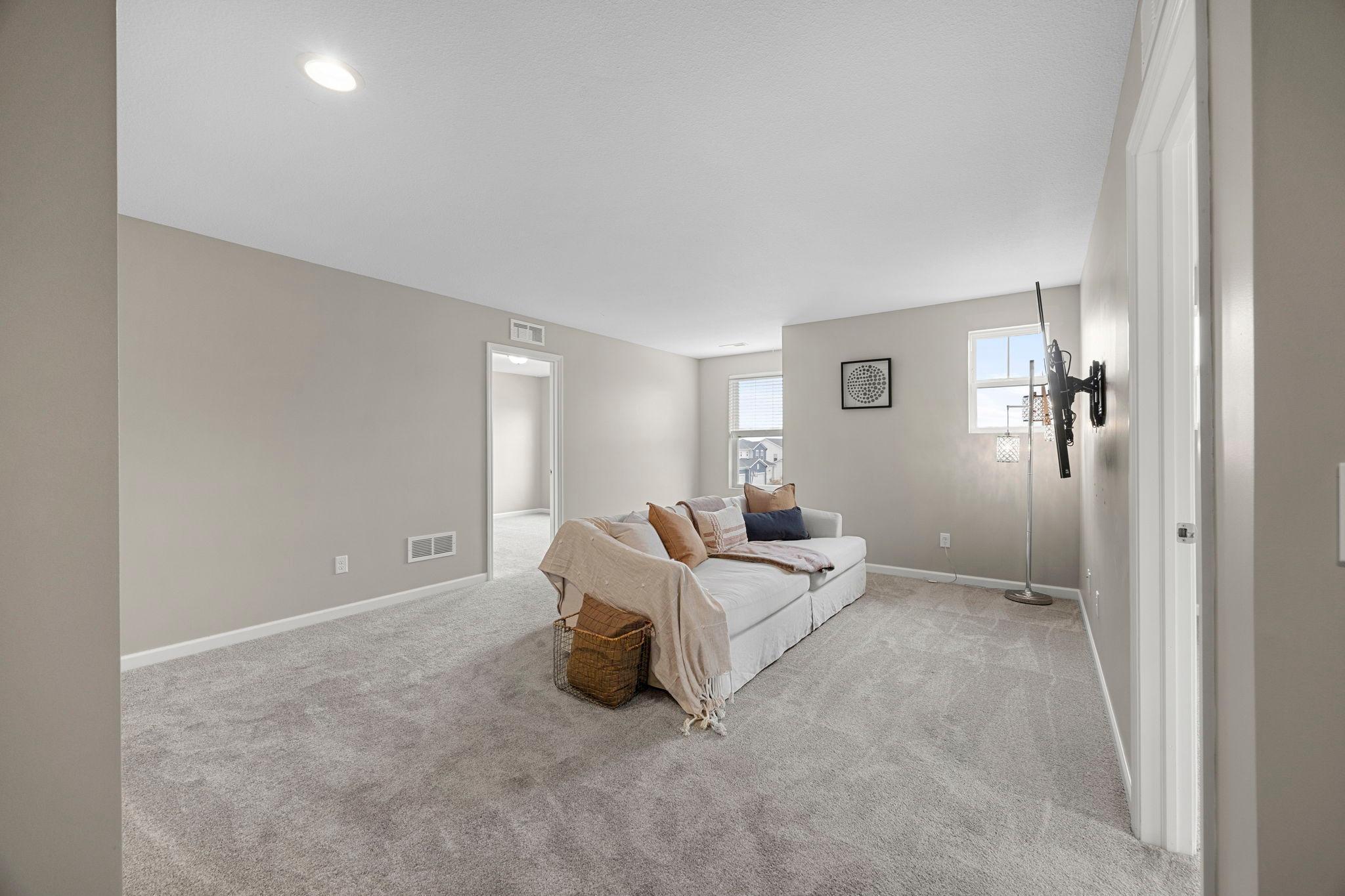 7905 205th St W, Lakeville, MN 55044