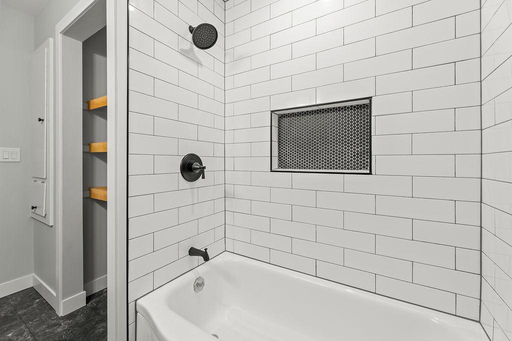 Tiled surround w/ storage niche
