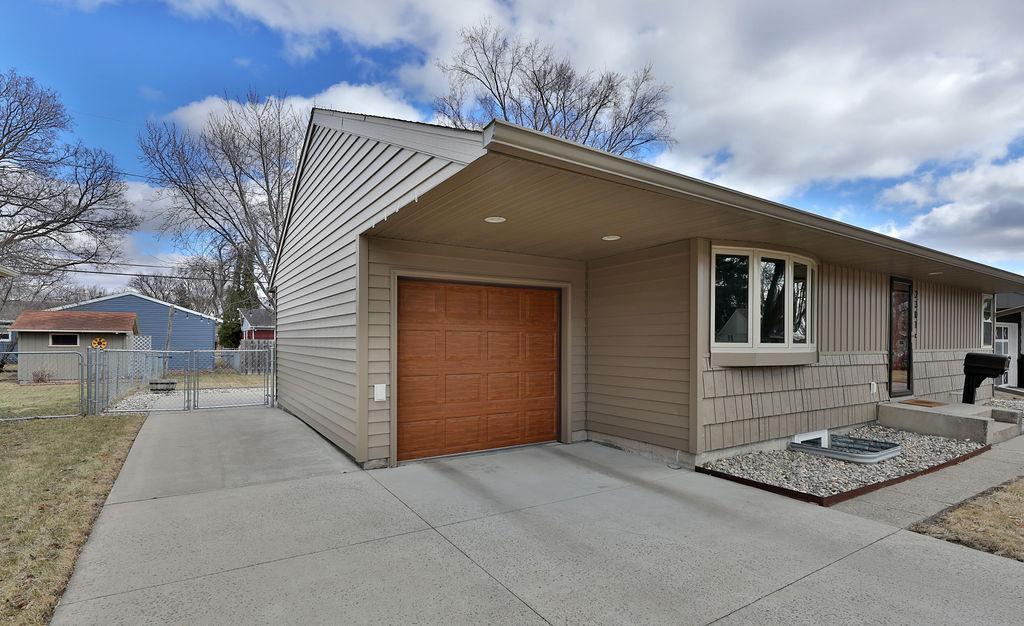 Garage & side parking pad to backyard