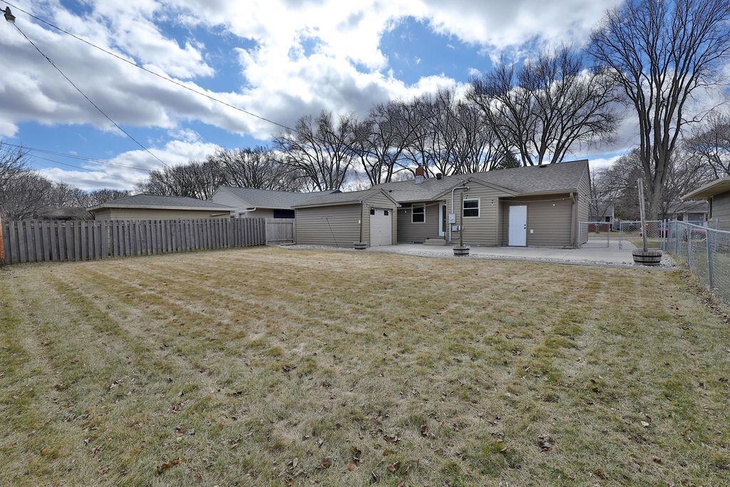 Large yard, Storage shed, Patio