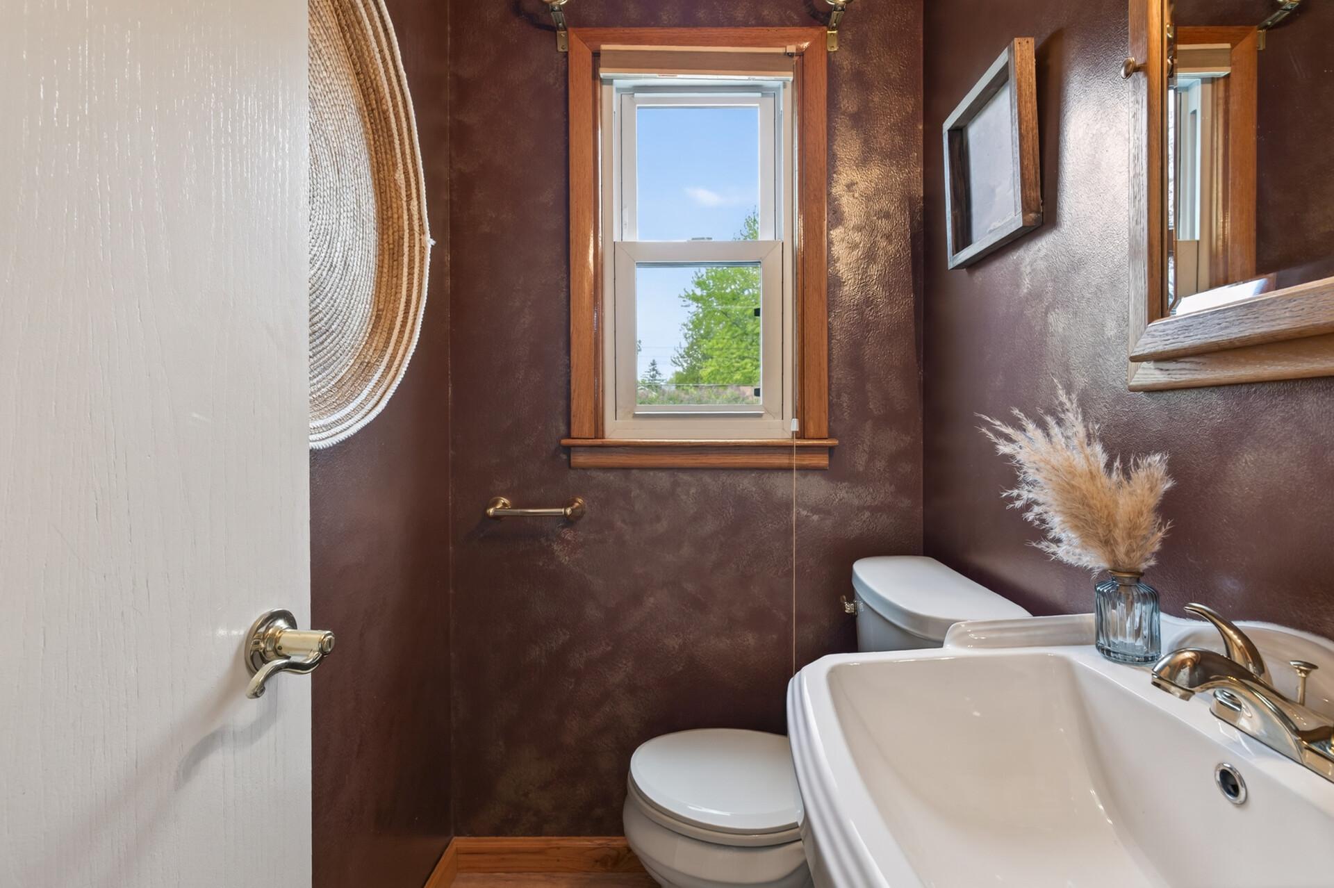 18_8104_Harkness_Rd_S18_mls.jpg