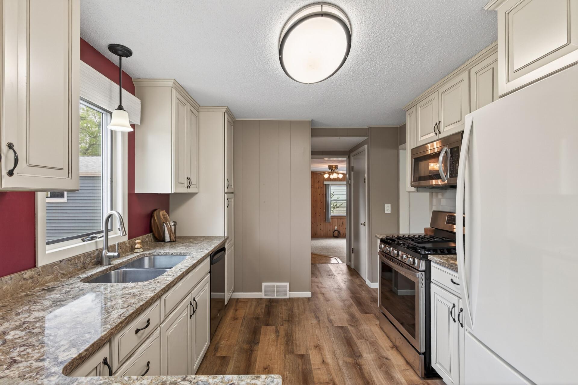 12_8104_Harkness_Rd_S12_mls.jpg