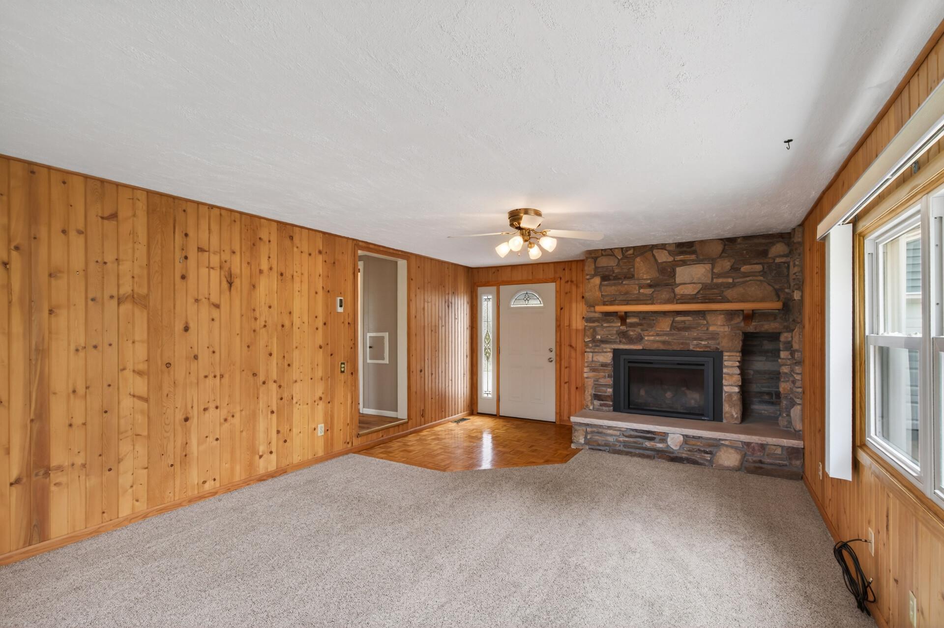 22_8104_Harkness_Rd_S22_mls.jpg