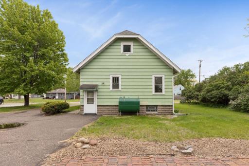 814 62nd Avenue N, Brooklyn Center, MN 55430
