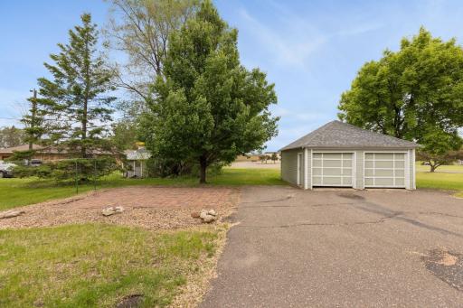 814 62nd Avenue N, Brooklyn Center, MN 55430