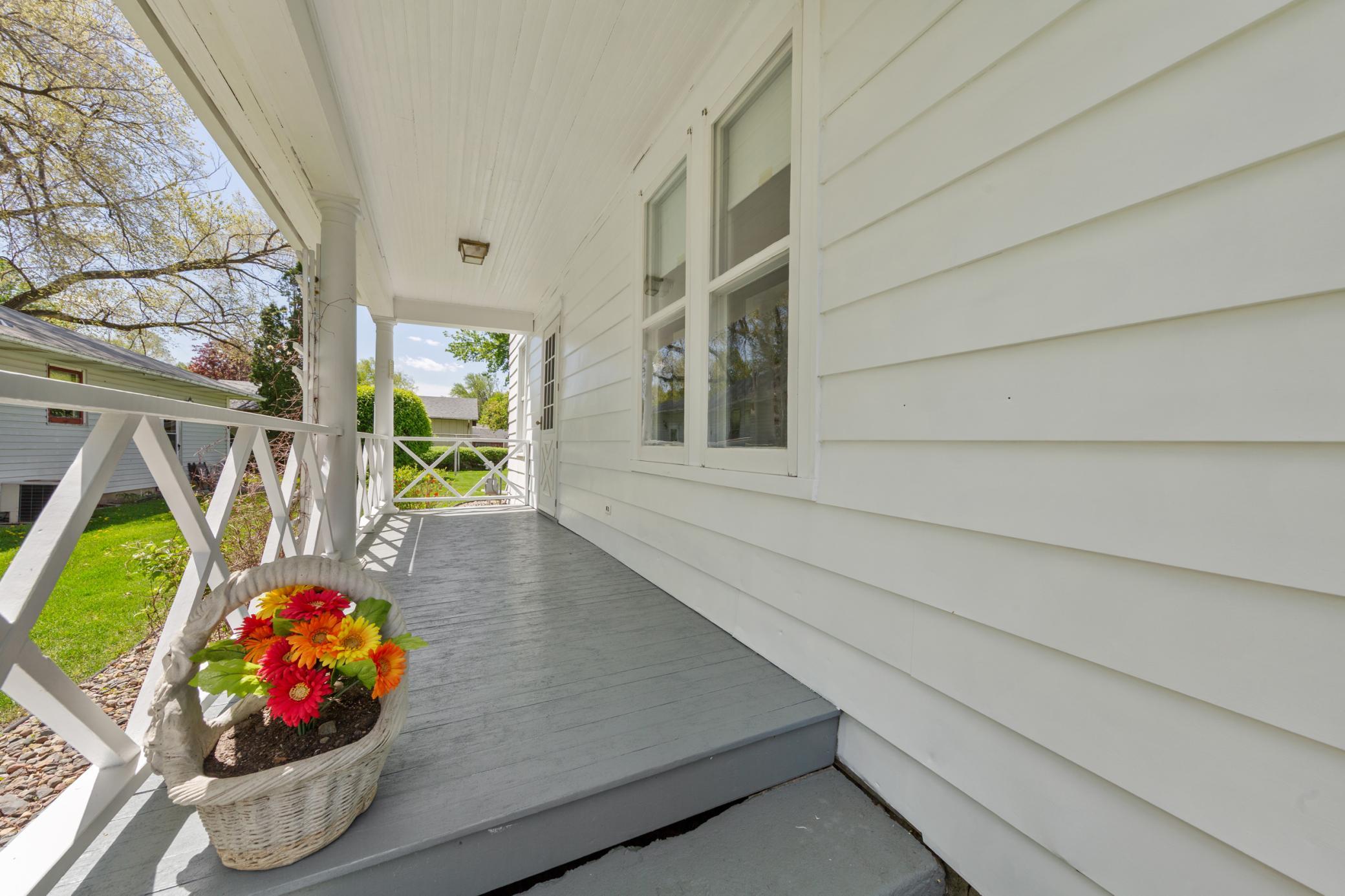 2 porch_entry.jpg
