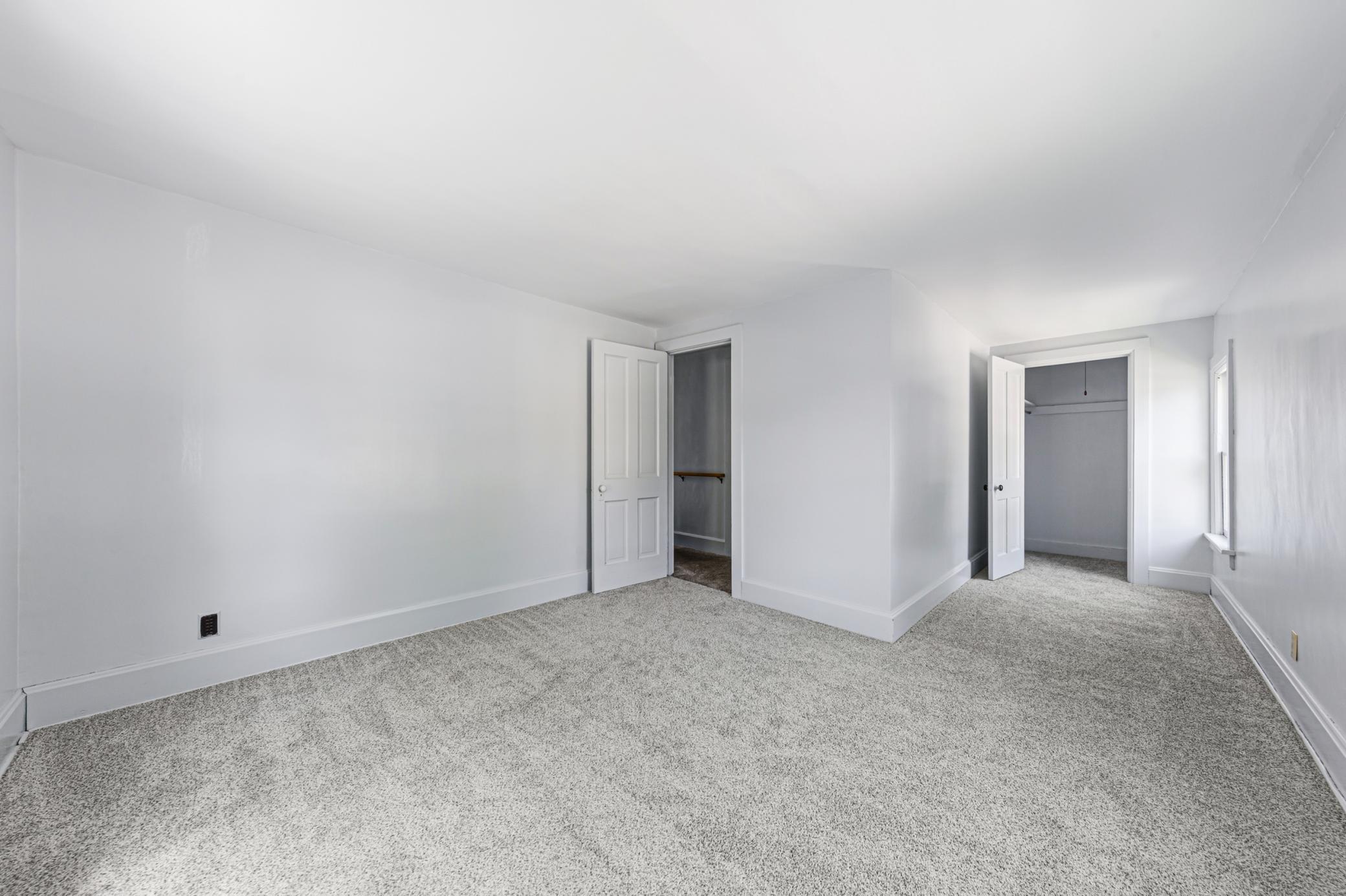 29 main bedroom.jpg