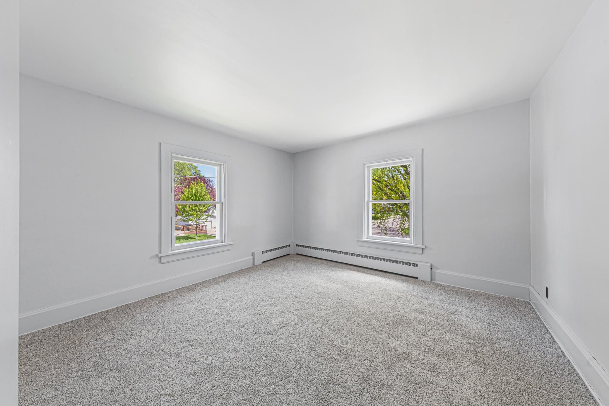 28 main bedroom.jpg