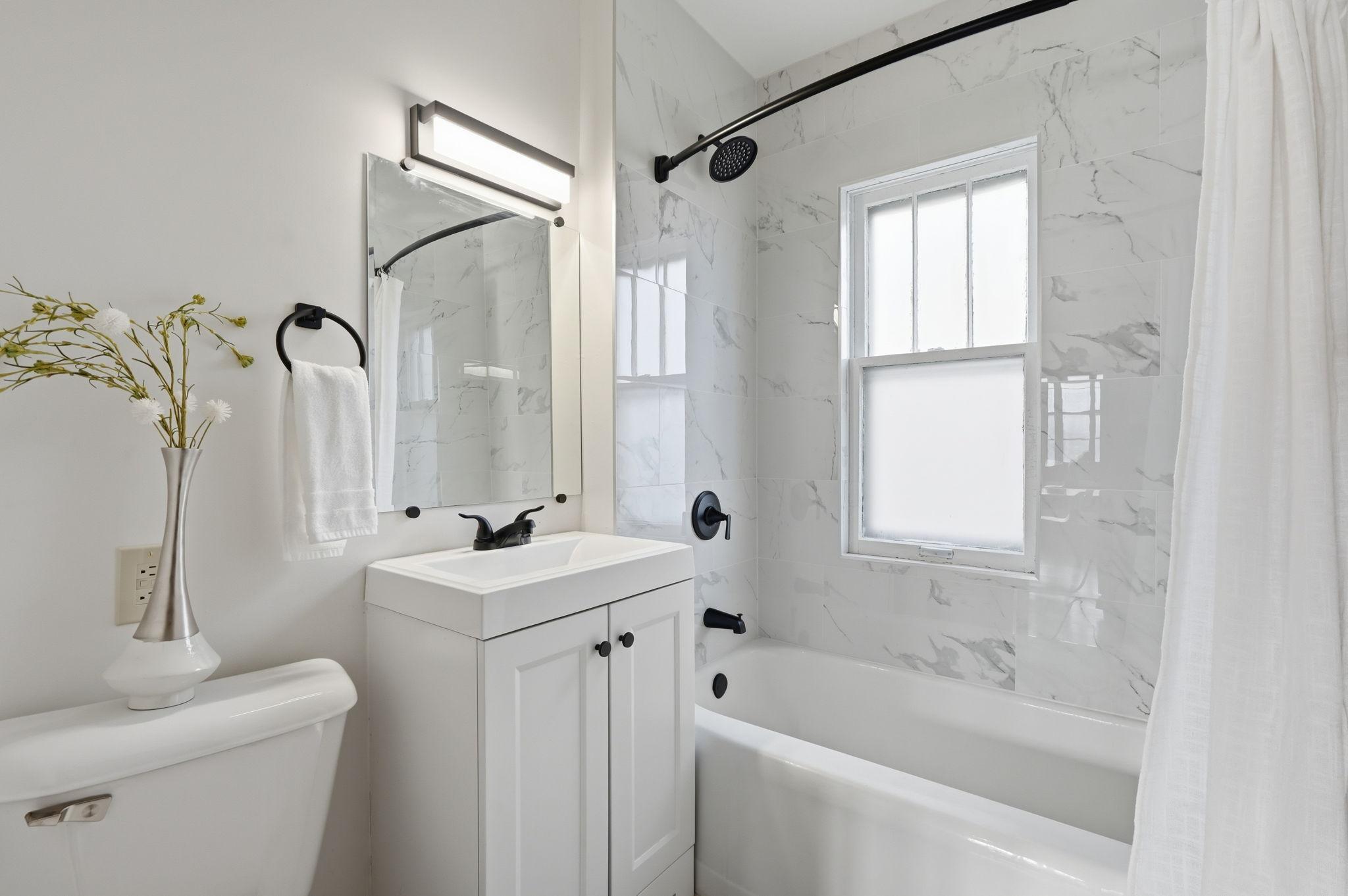 26-web-or-mls-1655 Ross Ave E-26.jpg