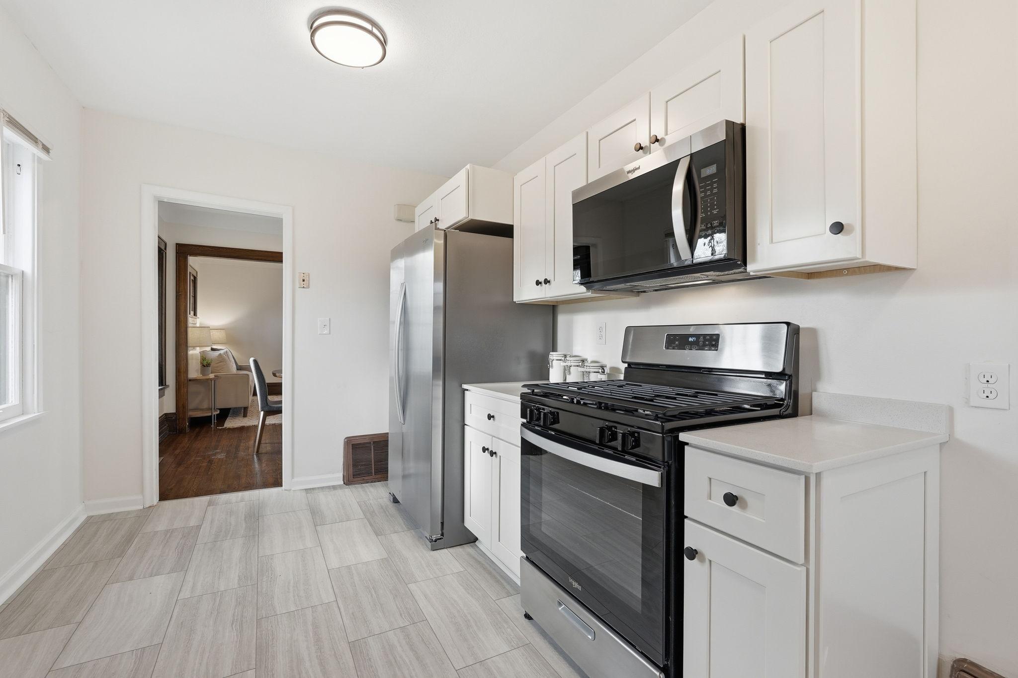 25-web-or-mls-1655 Ross Ave E-25.jpg