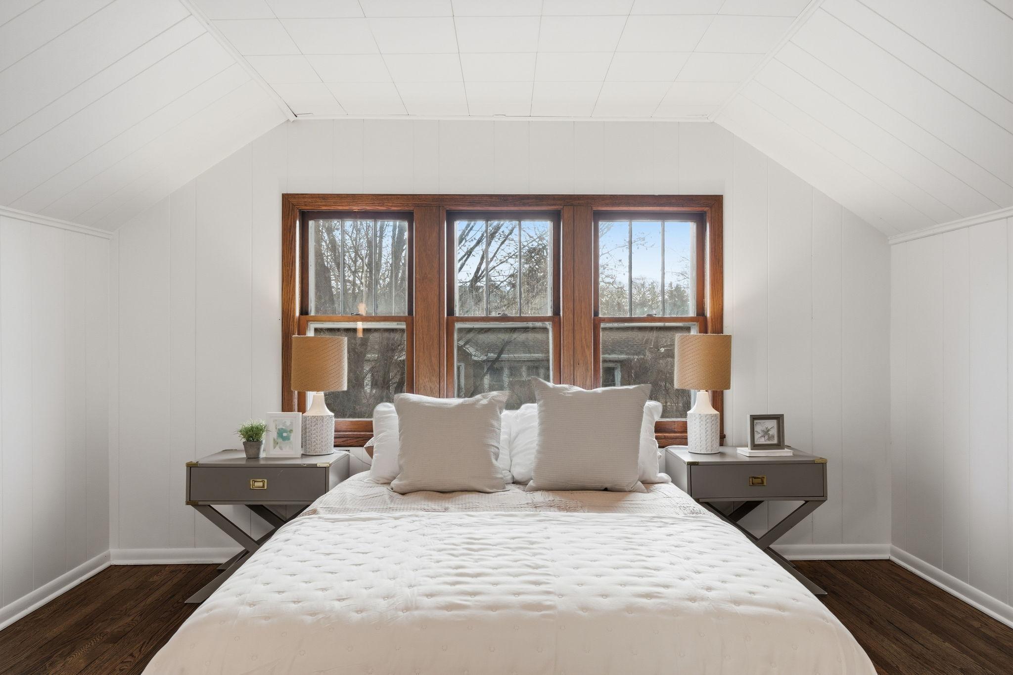 33-web-or-mls-1655 Ross Ave E-33.jpg