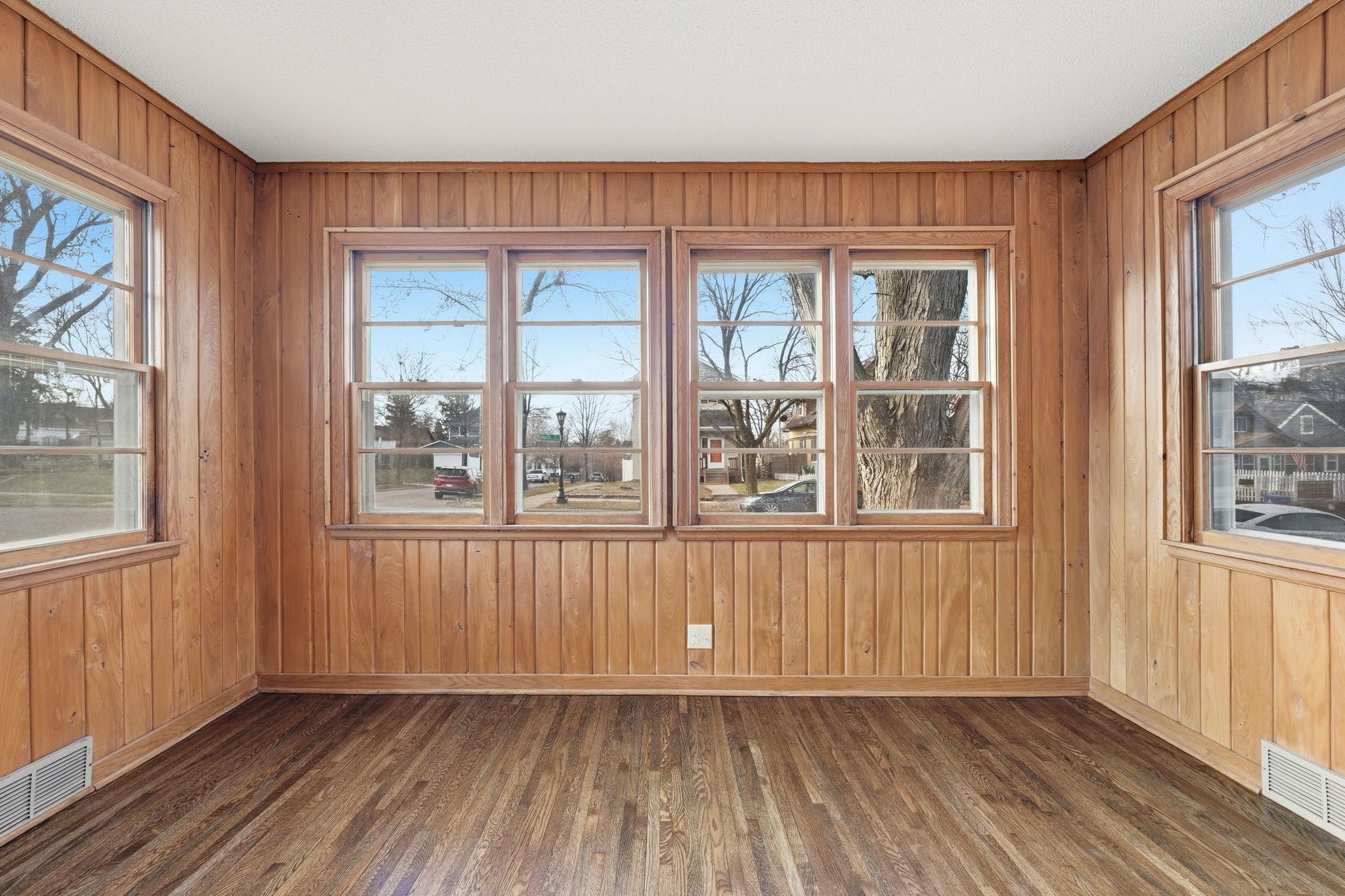 16-web-or-mls-1655 Ross Ave E-16.jpg