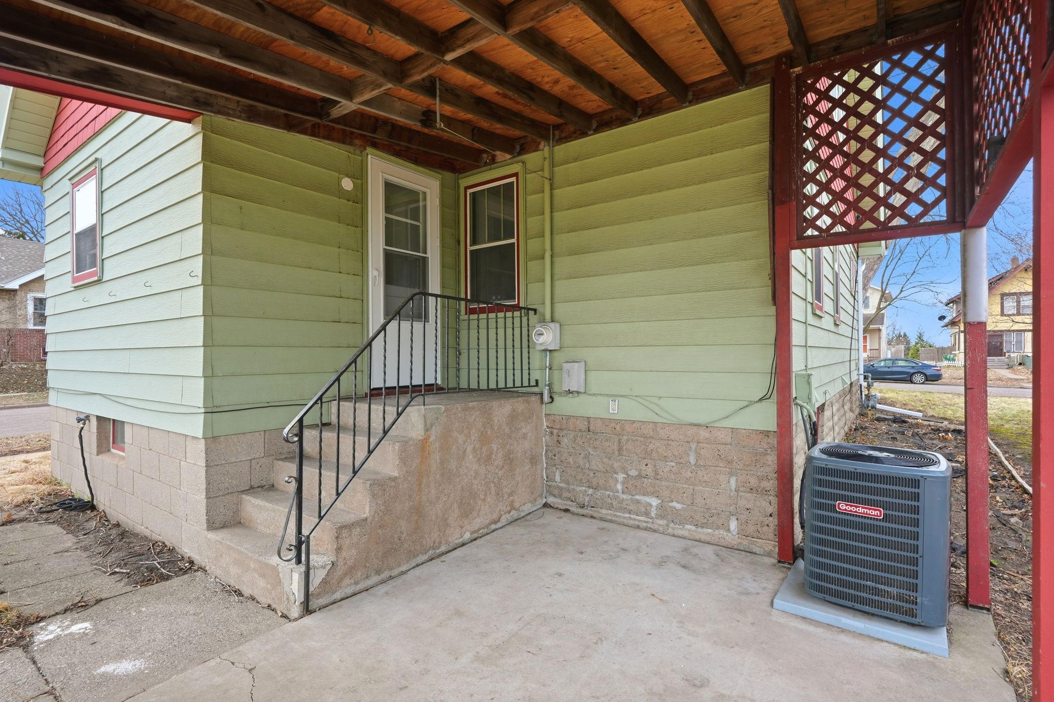 8-web-or-mls-1655 Ross Ave E-8.jpg