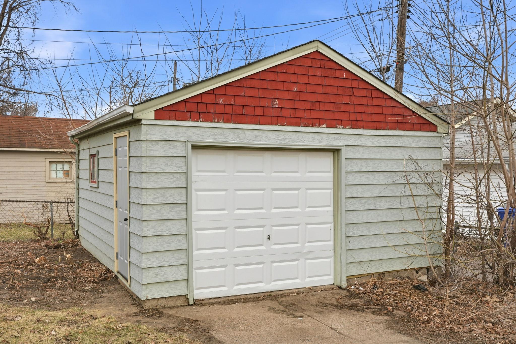 5-web-or-mls-1655 Ross Ave E-5.jpg