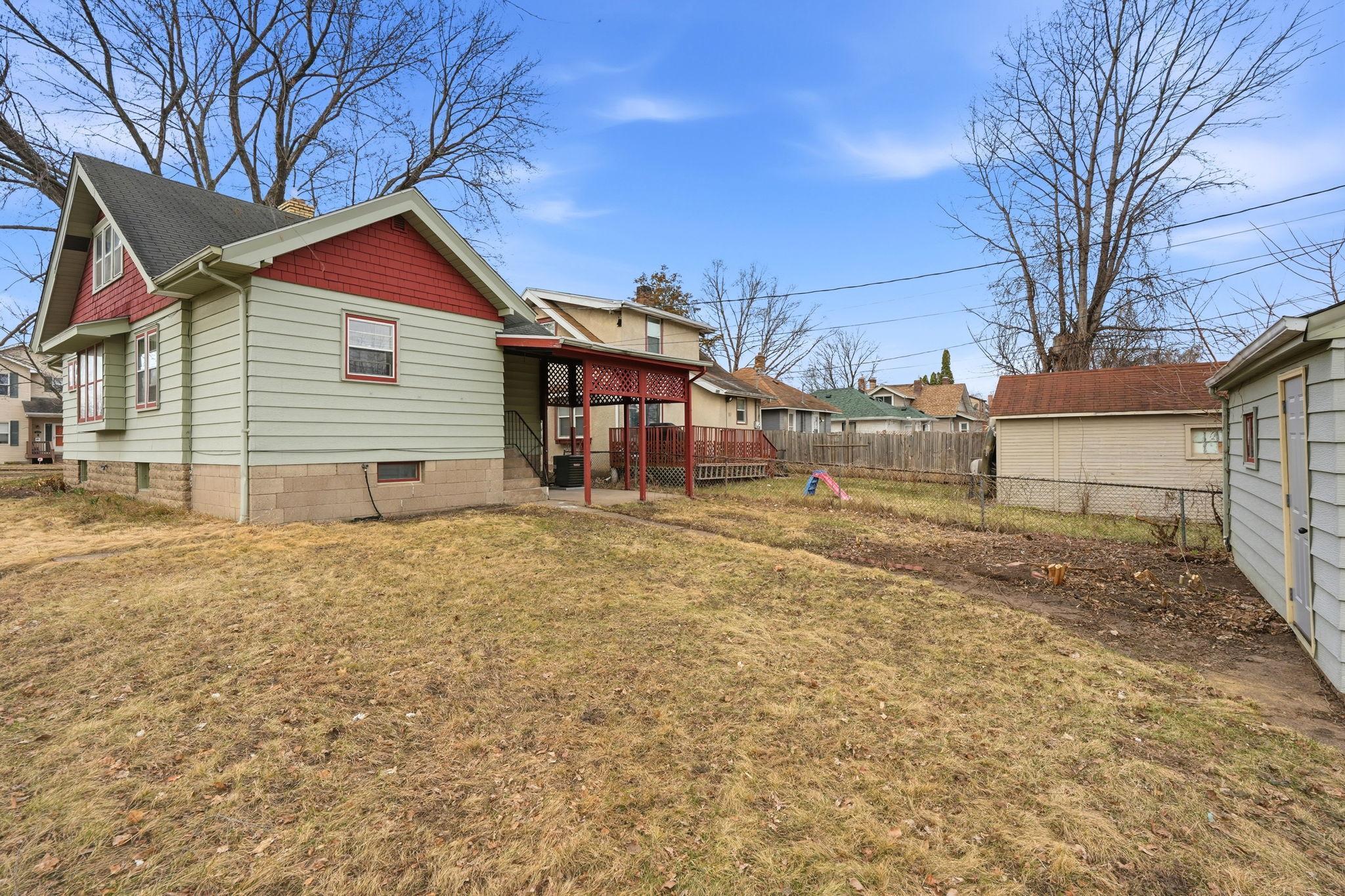 6-web-or-mls-1655 Ross Ave E-6.jpg