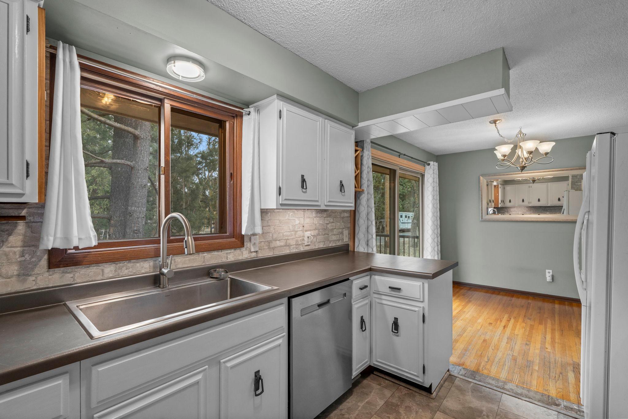 Enjoy nature views and you do dishes and meal prep.