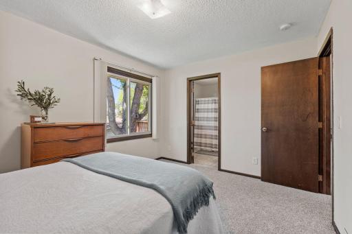 6605 Chesshire Lane N, Maple Grove, MN 55311