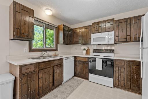 6605 Chesshire Lane N, Maple Grove, MN 55311