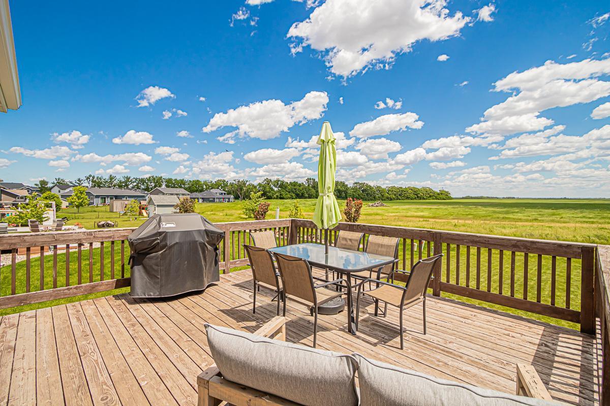 Deck (no backyard neighbors)