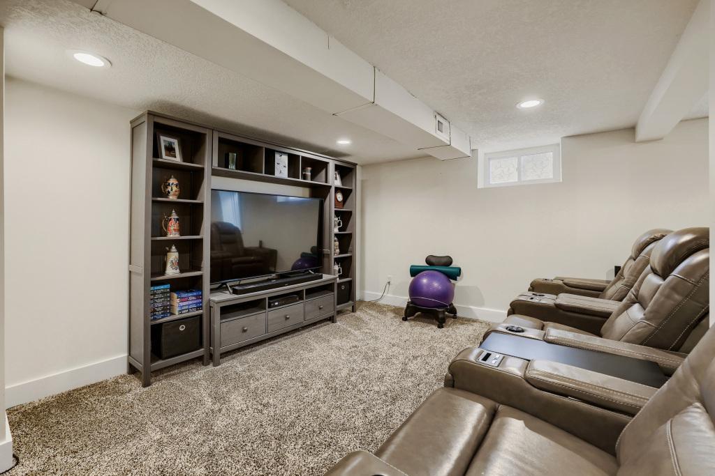 Ready for a movie? This space is the perfect place to enjoy your favorite movie!