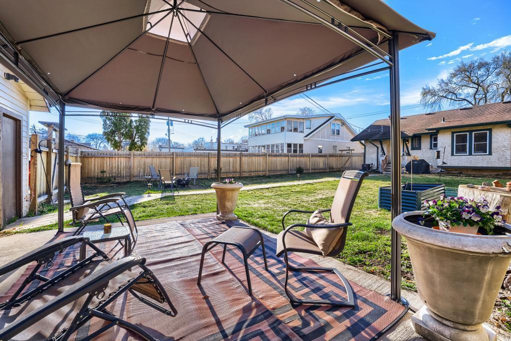 Another view of the patio and yard! Enjoy relaxing all summer here!