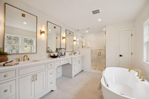 Primary bath with dual sinks/vanity