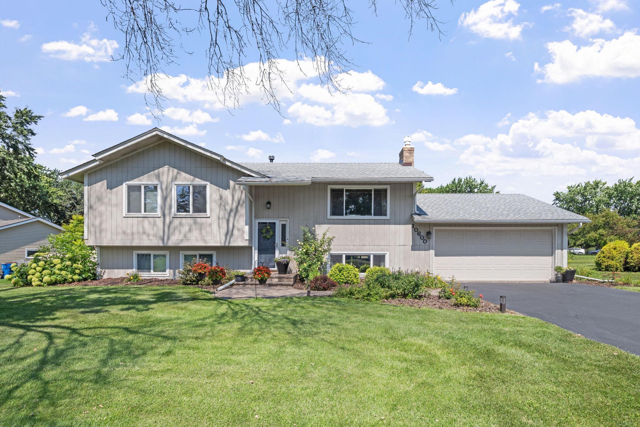 1-web-or-mls-10600 Wyoming Rd Exteriors-1.jpg