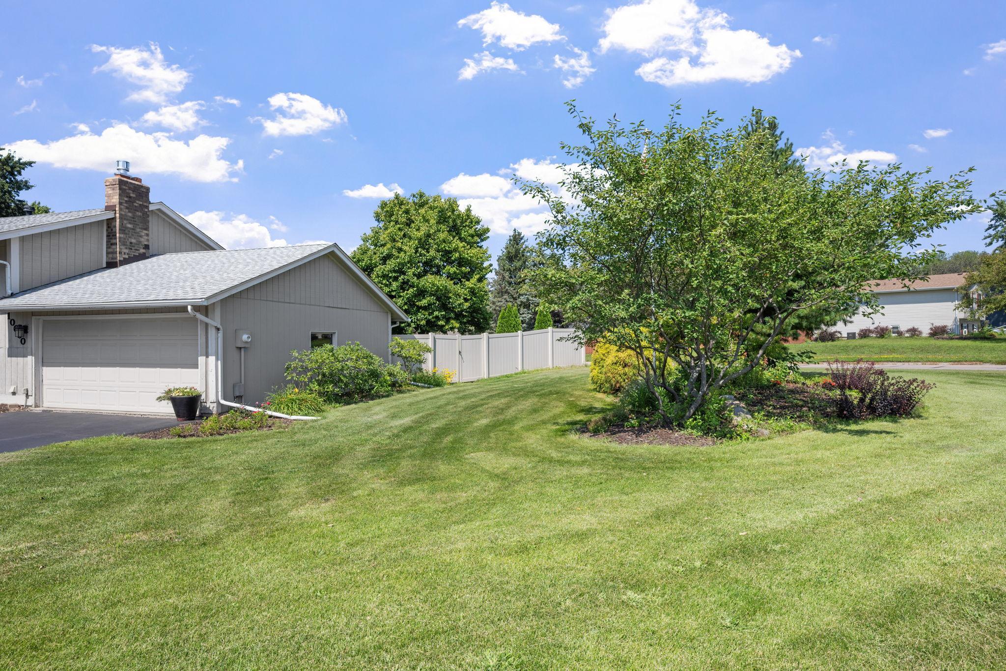 5-web-or-mls-10600 Wyoming Rd Exteriors-5.jpg