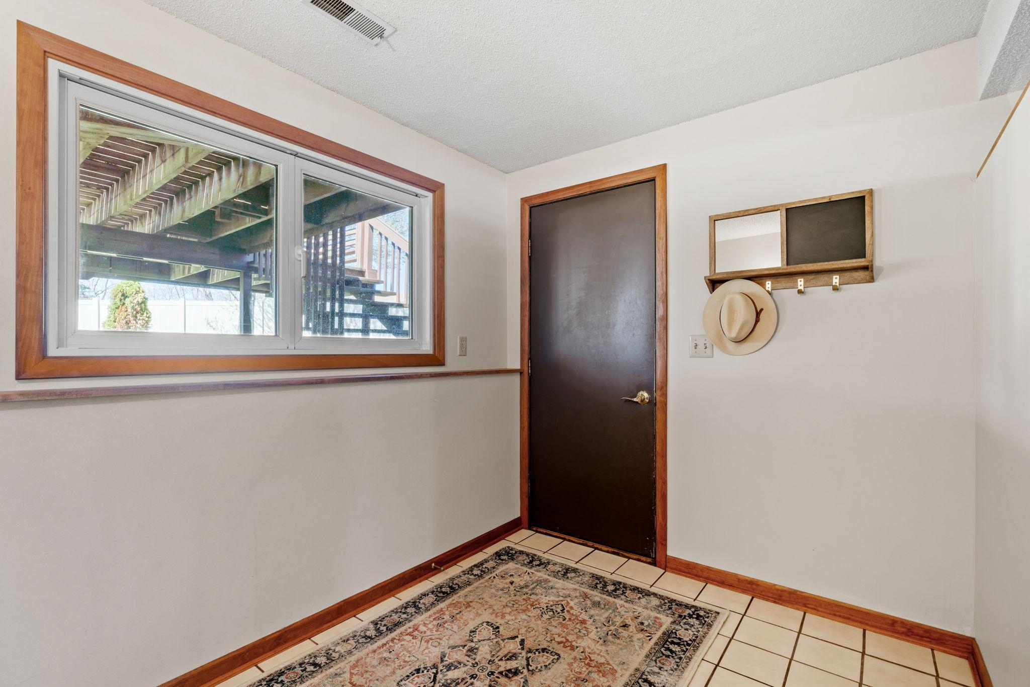 57-web-or-mls-10600 Wyoming Rd-57.jpg