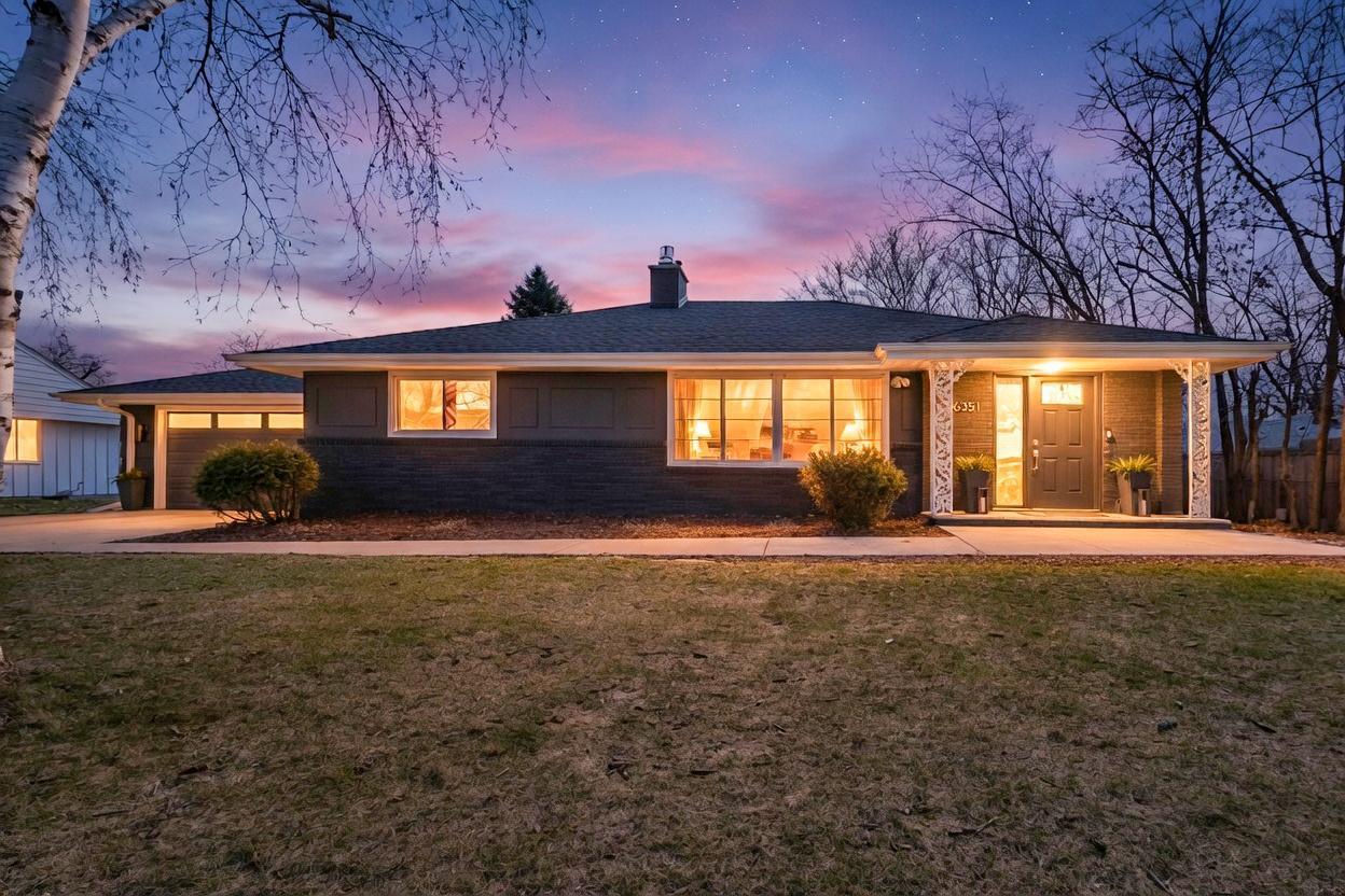 Technically located in Chanhassen, but a short 3 minute drives gets you into downtown Excelsior and Lake Minnetonka!