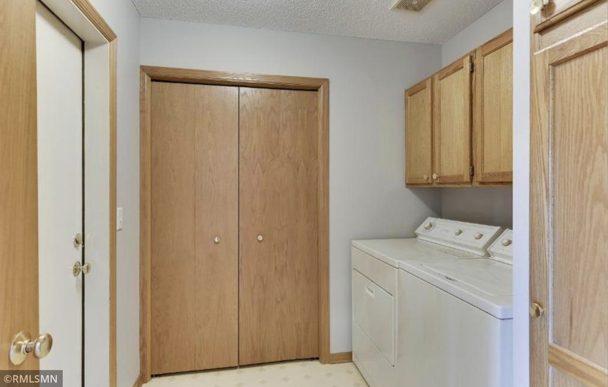 Main floor laundry.png