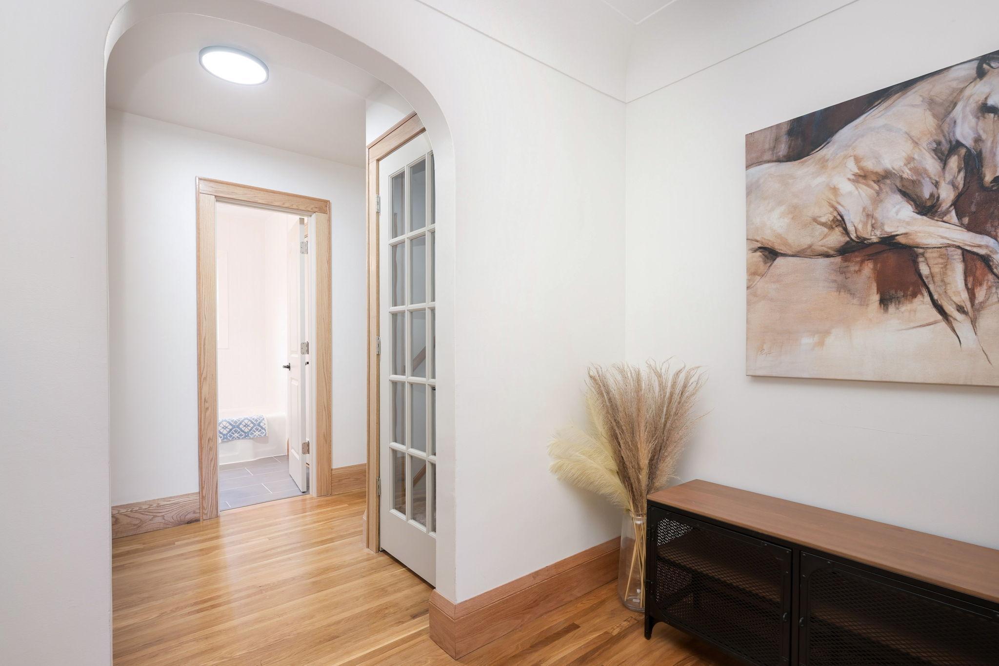 21-web-or-mls-50th Interior-15.jpeg