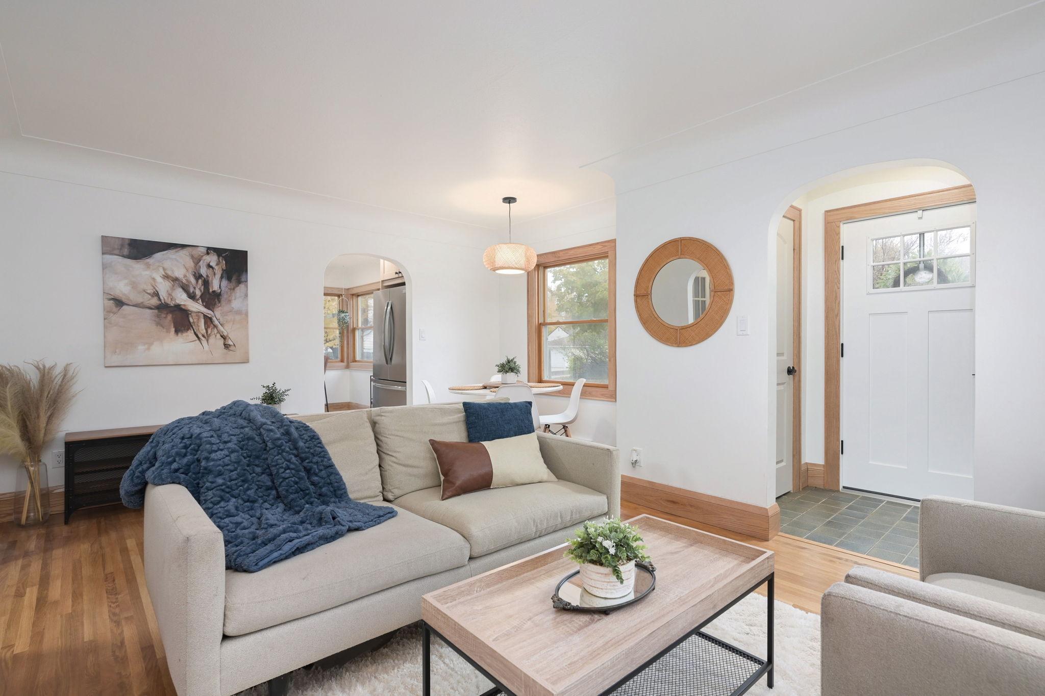 15-web-or-mls-50th Interior-09.jpeg