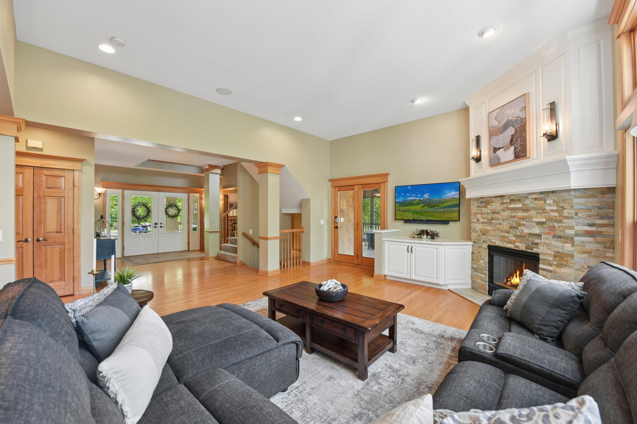 Main living room has 11' ceiling