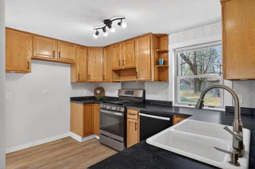 Wow look at this Newly Remodeled Kitchen!!!