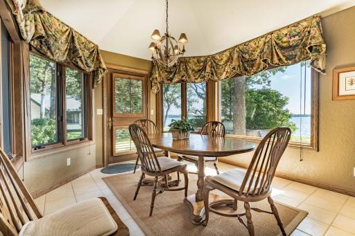 Eat in Kitchen with its own entrance to the out door kitchen.
Tons of windows for natural sun light rooms.
