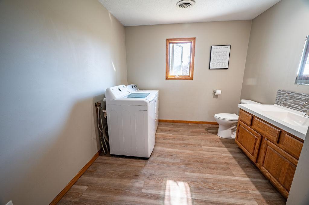 Main Level 1/2 Bath w/Laundry